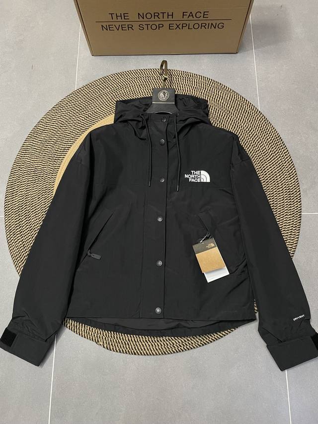 Black The North Face Women's Short Jacket 1. Fabric: Made with Dryvent, a waterp