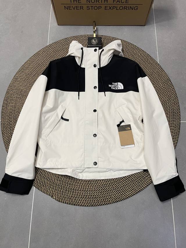 Off-white The North Face Women's Short Jacket 1. Fabric: Made with Dryvent, a wa