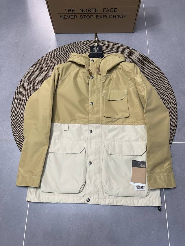 The North Face Hardshell Jacket, Heat-Sealed Waterproof, Top-Grade DDD. Tnf The