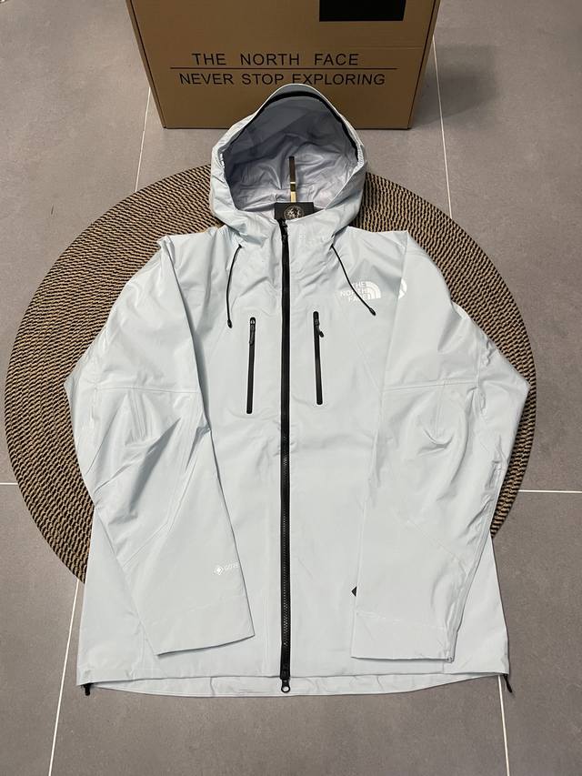 Ether Blue A top-tier replica of The North Face's top outdoor line, the Summit s