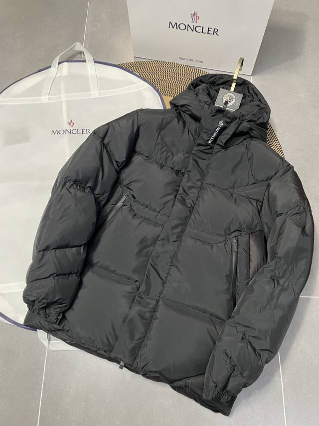 Moncler Jarama New Black Warrior 3rd Generation Short Down Jacket Description: T