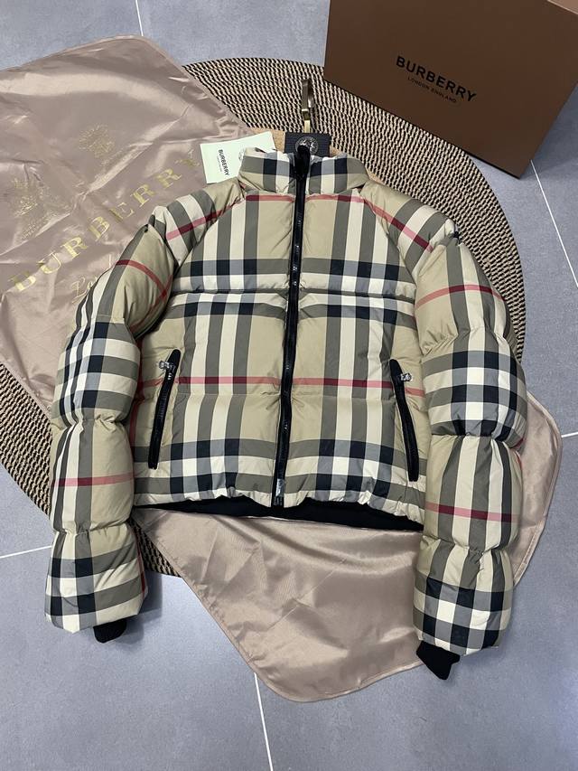 Burberry 23Fw large plaid short down jacket - the short design lengthens the leg