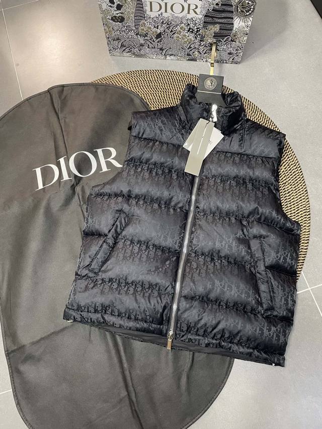 Navy blue Dior 23Ss winter new style, all-over Dior embossed floral down vest.