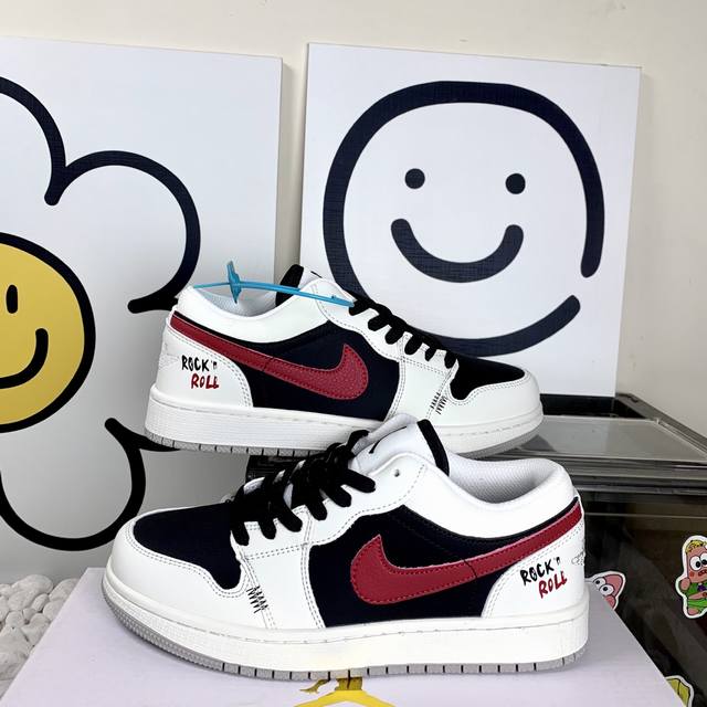 High version of the new Air Jordan 1 Low Aj low-top Mc005 retro white, black an