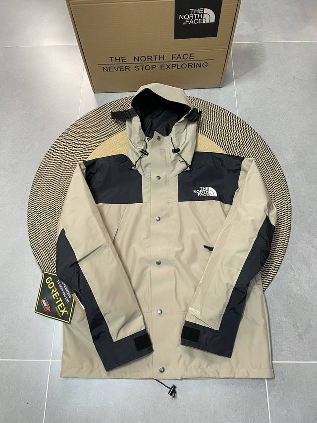Top-of-the-line Khaki replica. The North Face classic 1990 jacket, premium lami