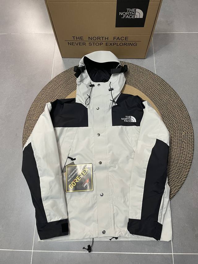 Top-of-the-line replica of the classic 1990 jacket, in off-white. DDD. This pre