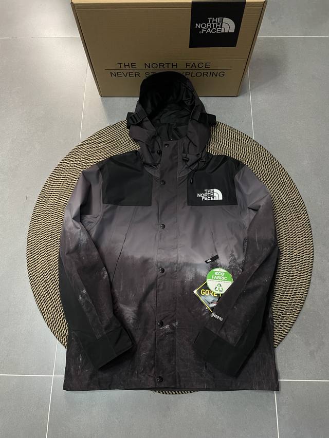 Top-of-the-line version The North Face's new, fully taped, limited-edition hards