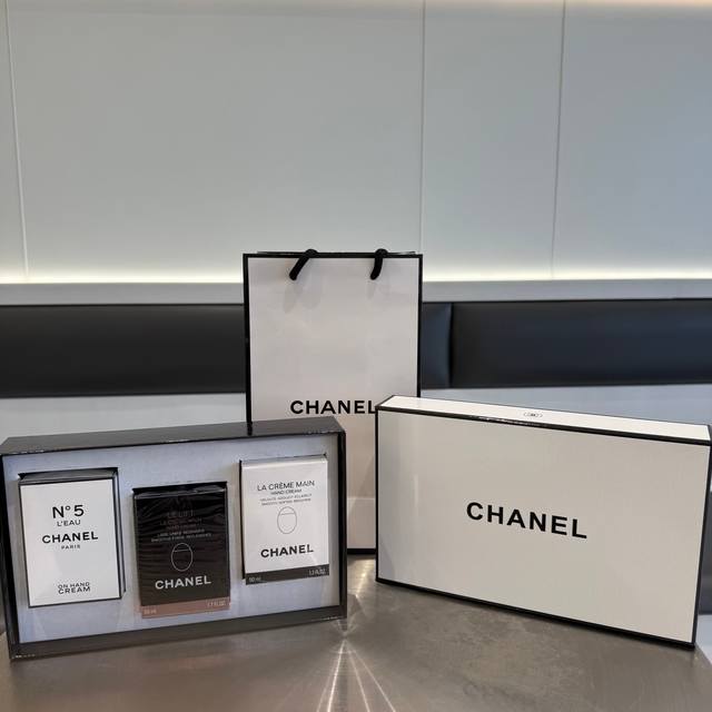 Chanel Goose Egg Hand Cream Gift Box Chanel No. 5 L'eau Hand Cream Comes with a