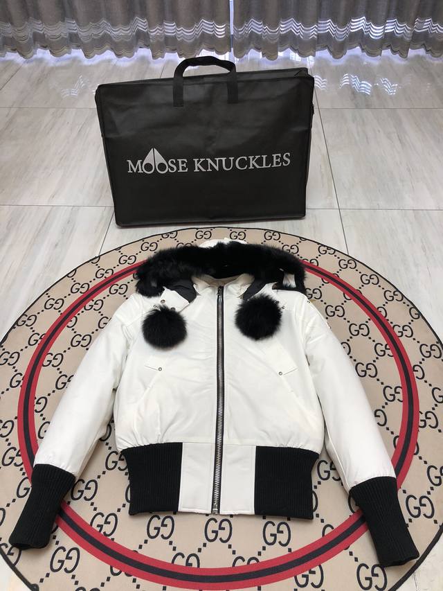 Moose Knuckles Scissors 03 Women's Short Fur Collar: Available in Black or White