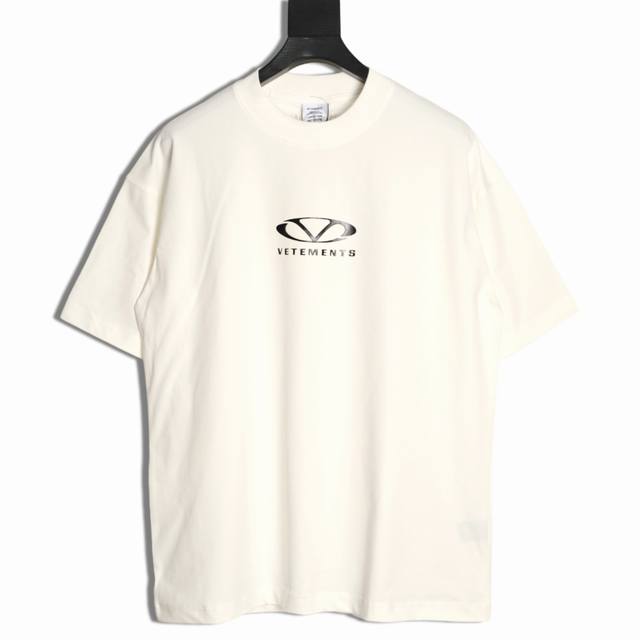 Vetements short-sleeved T-shirt with a small logo and slogan print. DDD. Made fr