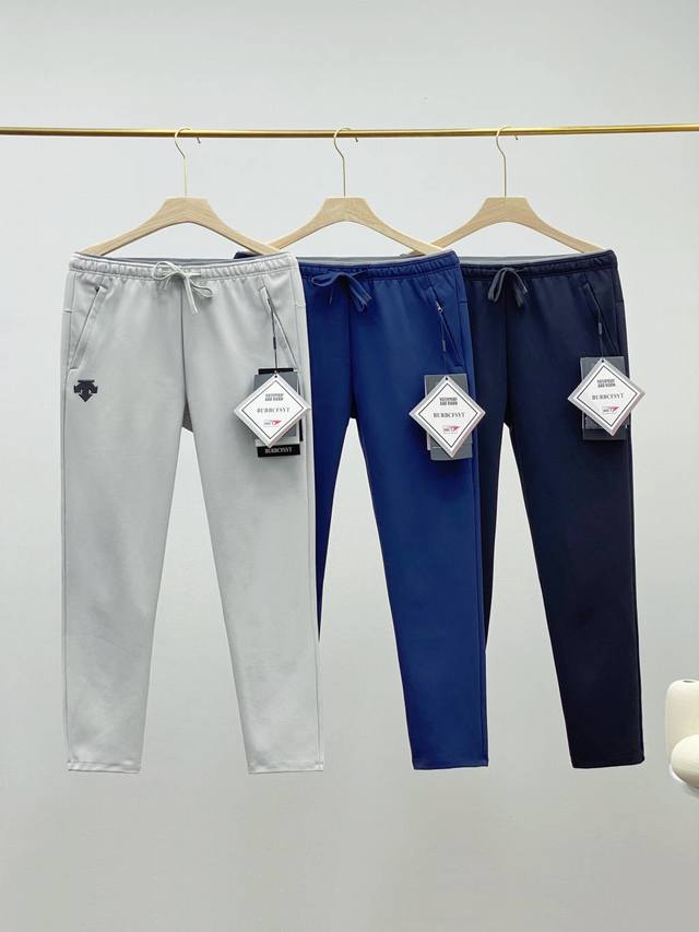Descente's new fall men's outdoor casual trousers, perfect for both business and