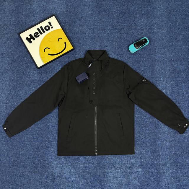 Prada 24Ss Prada's latest high-end custom jacket features the brand's logo, uniq