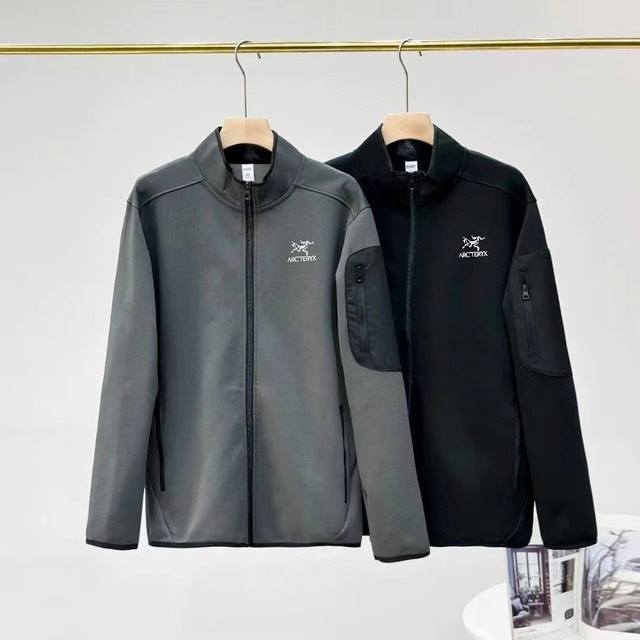 Arcteryx couple's zippered sweatshirt for men and women. It looks super nice wi