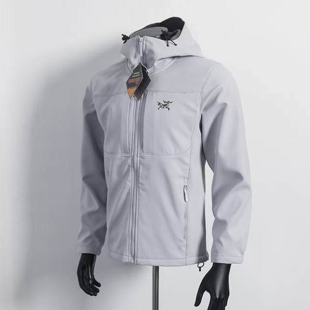 Tsutaya's hot-selling autumn collection arrives! A softshell windproof jacket fo