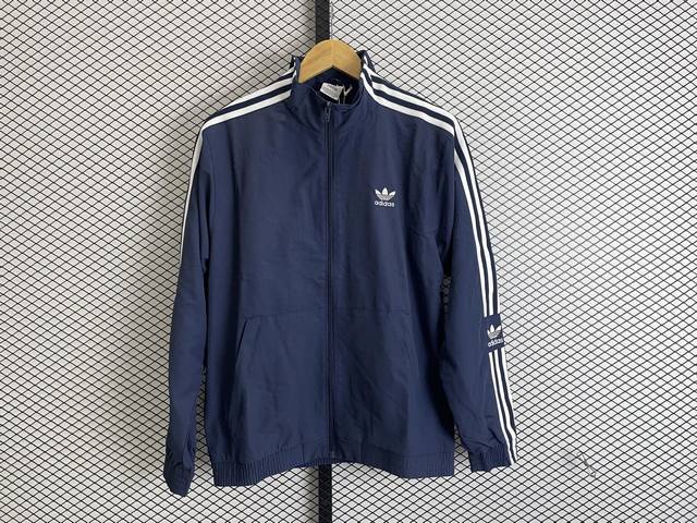 New colorway, DDD, the original version! Also seen on Edison Chen, Yang Mi, and