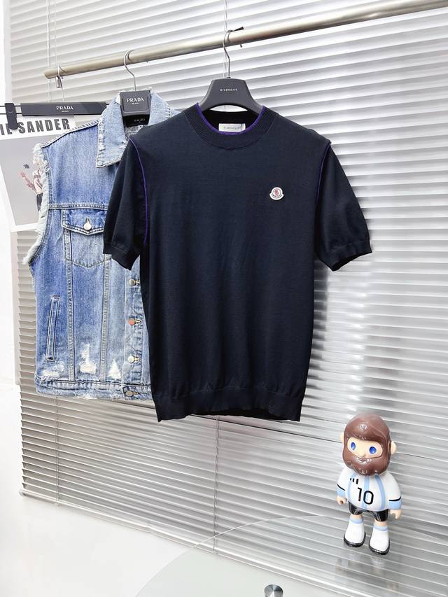 Moncler's new 25Ss knitted short-sleeve top features a classic design, minimalis