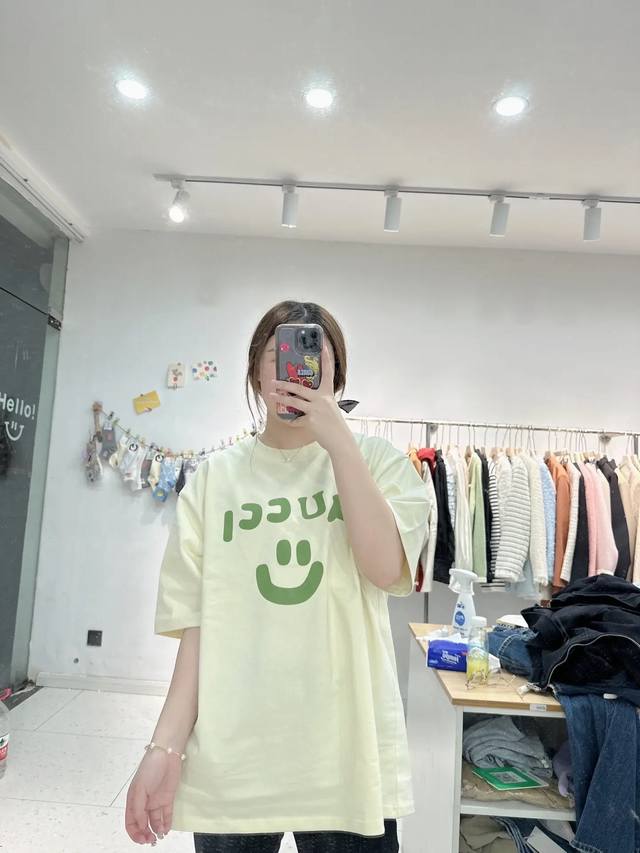 Gucci 23Ss smiley face short-sleeved T-shirt Simple and durable design Is cut fo
