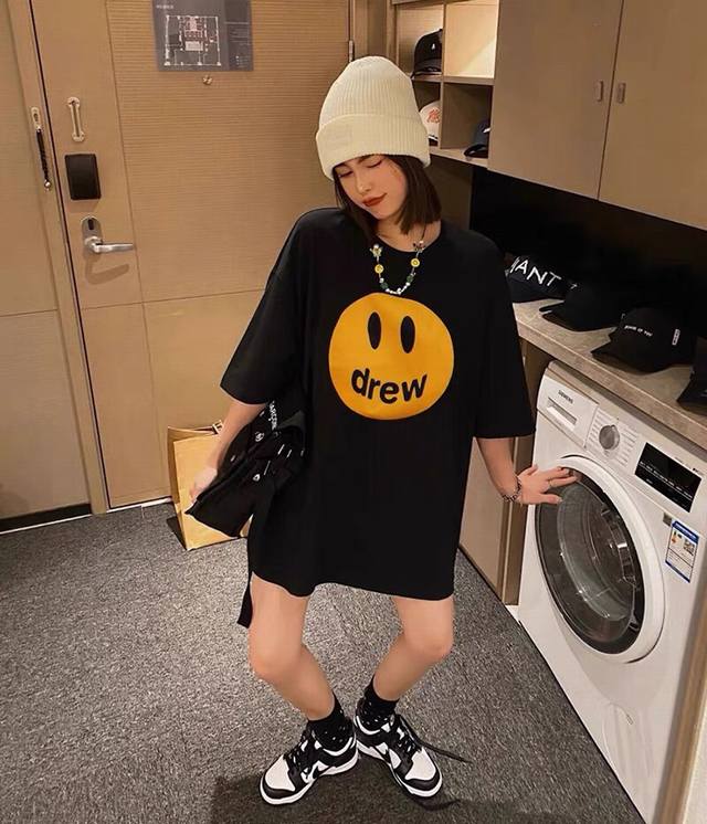 Drew House classic smiley face short-sleeved T-shirt. Made of pure cotton, it's