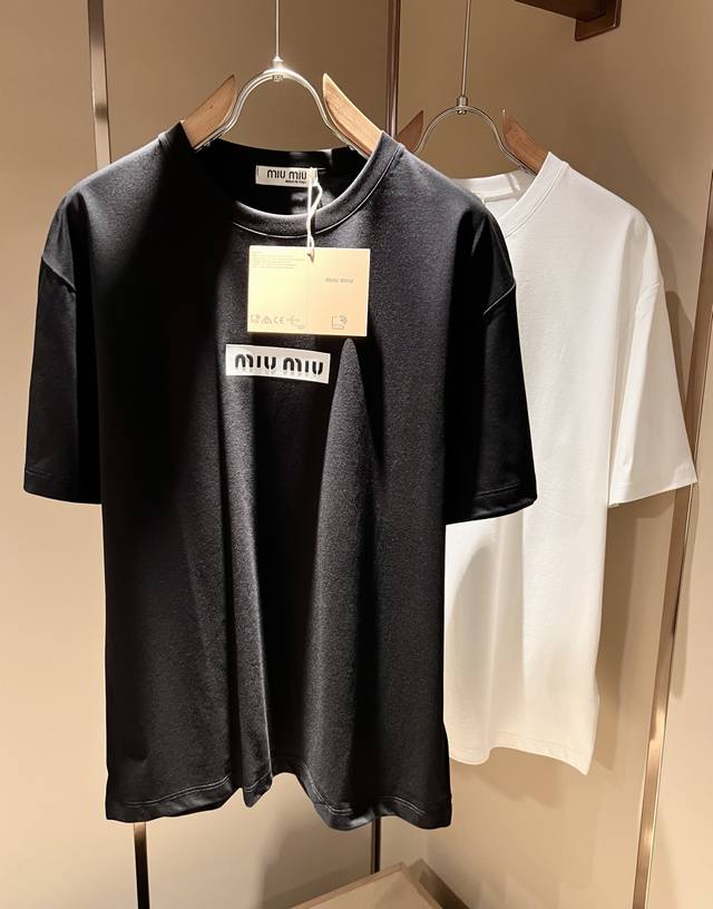 Miumiu's new 2025 Spring/Summer unisex short-sleeved T-shirts feature the brand'