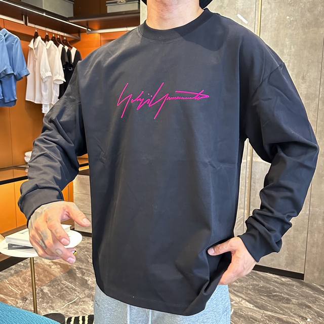 Support after the New Year. Balen*'s top-of-the-line long-sleeve autumn/winter n