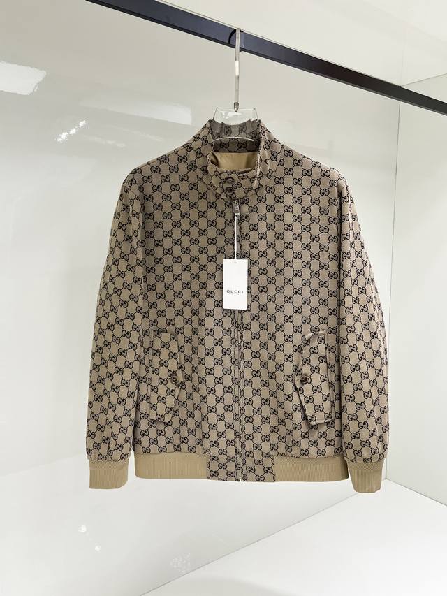 Gucci jacket, a popular early fall 2025 model, is a new casual and fashionable