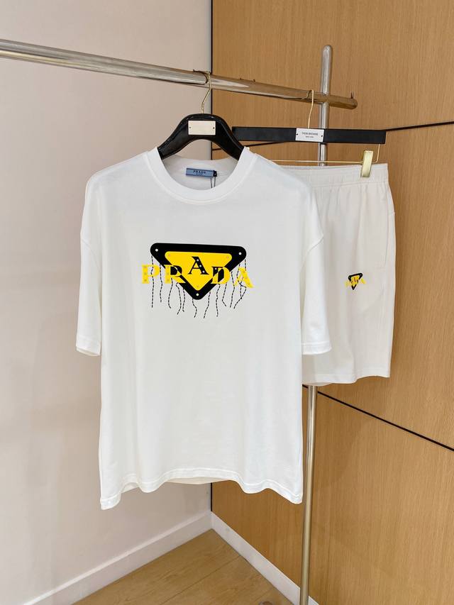 Prada's high-end custom 2025 Spring/Summer new releases, the latest short-sleeve