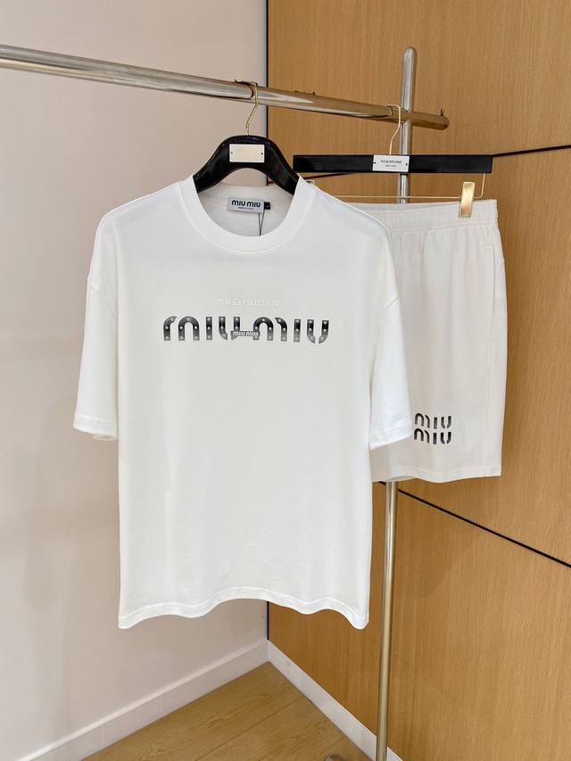 Miumiu's high-end custom 2025 Spring/Summer new releases, the latest short-sleev