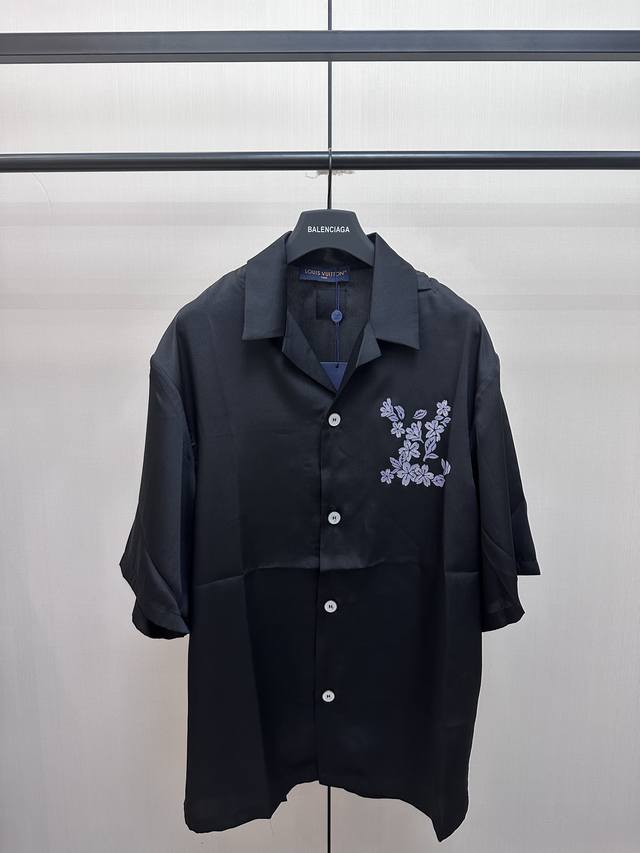Louis Vuitton Floral Silk Short-Sleeve Shirt DDD. This flowing silk shirt convey