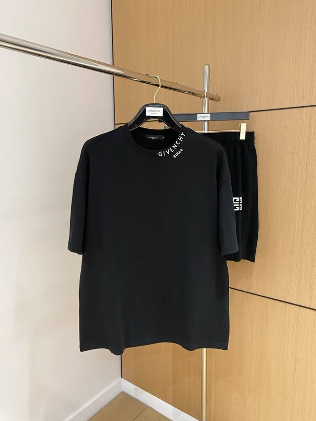 Givenchy's high-end custom-made collar and sleeve hem feature ripped holes. 2025