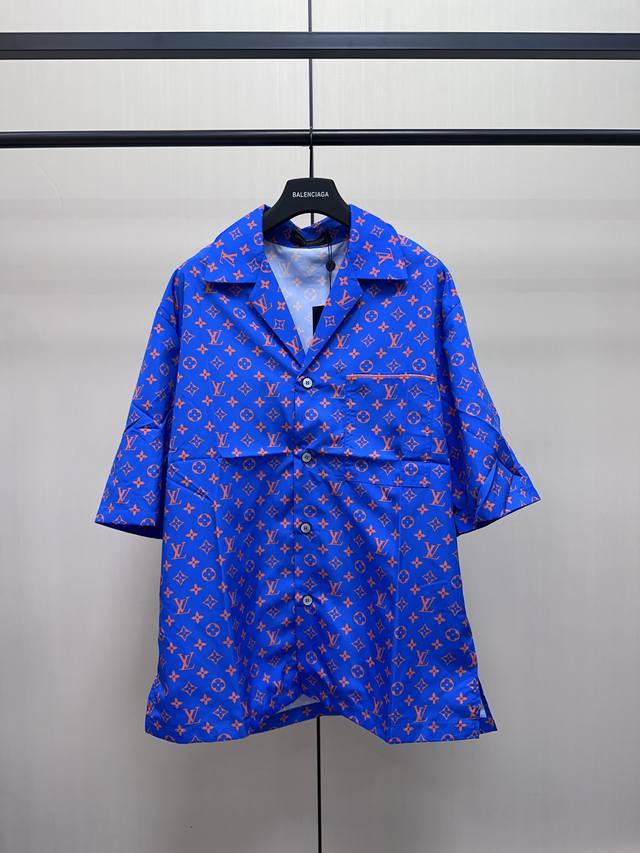 Louis Vuitton All-over Jacquard Silk Short-Sleeved ShirtThis silk shirt features