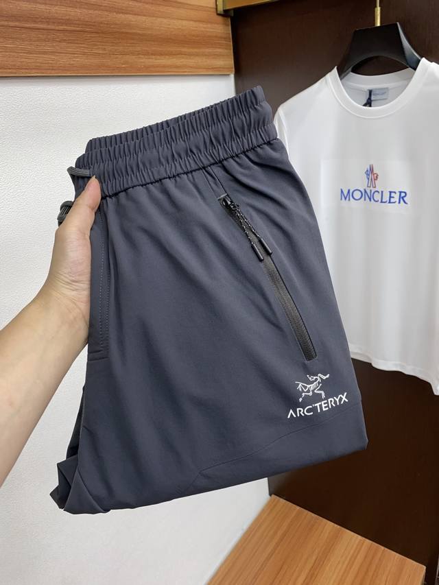 Arc'teryx's 2025 new style, the latest outdoor casual pants. The original pants