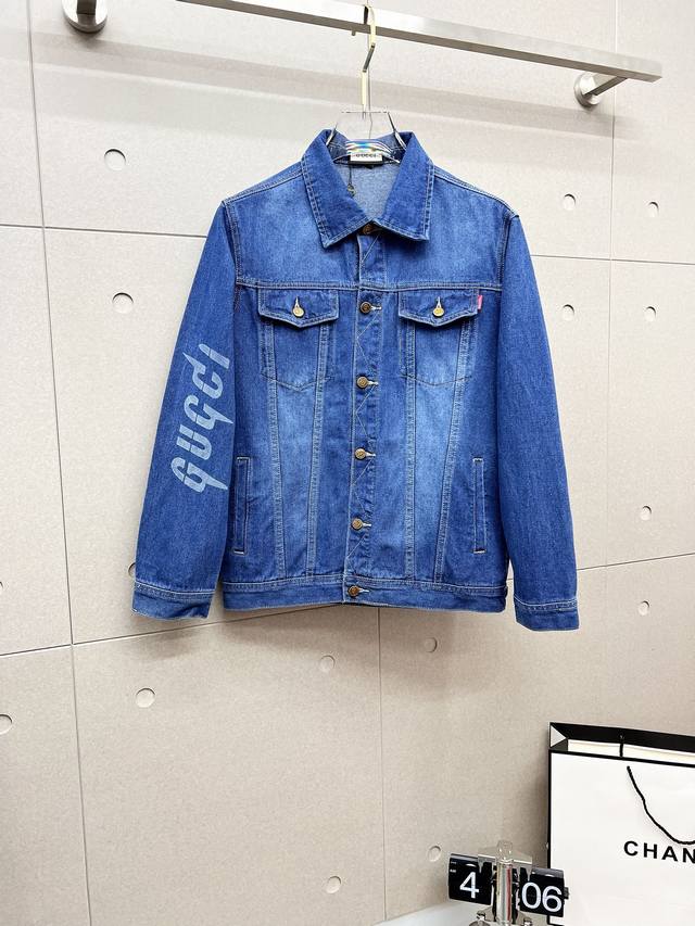 Gucc'' top-tier edition! 2025 new washed lettered denim jacket. A no-brainer! It