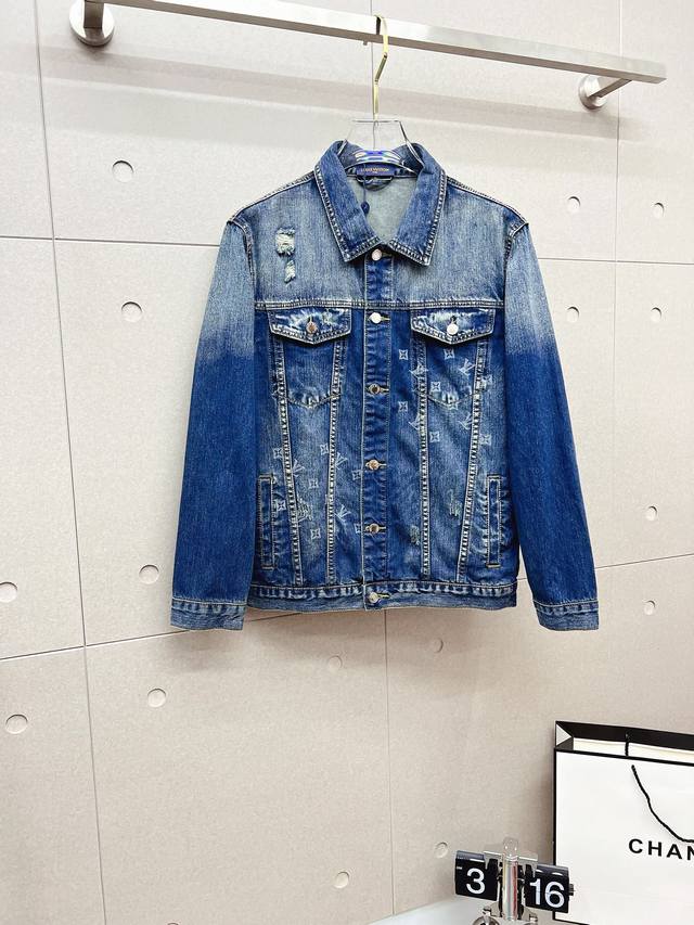 L''Top-of-the-line edition! 2025 new washed lettered denim jacket. A no-brainer!