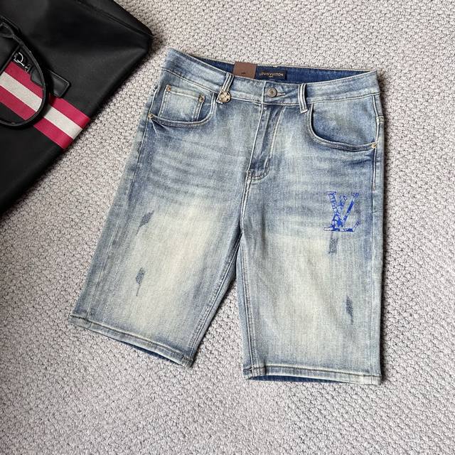 Lv' 25S new men's fashionable casual denim shorts, high-end European original, f