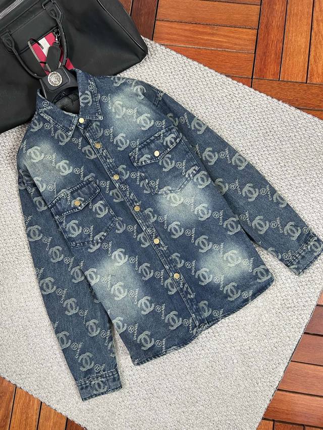 Chanel SS25 new summer and autumn denim jacket. Made from custom-made, high-den