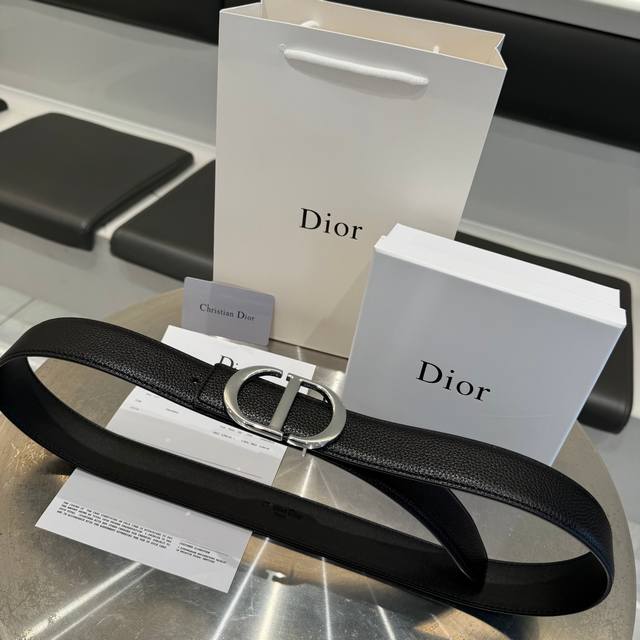 Dior - Silver classic buckle adds a touch of luxury. Logo buckle with glossy bel