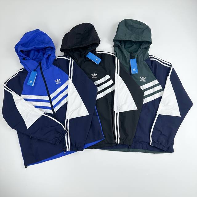 Trefoil colorblock jacket A casual jacket that combines comfort, lightness, and