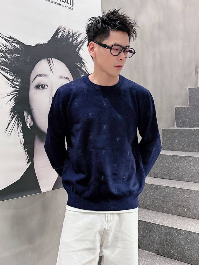 Change Price Lv This timeless black, raw-collar top from Louis Vuitton is crafte