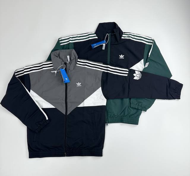 Trefoil Colorblock JacketA casual jacket that combines comfort, lightness, and