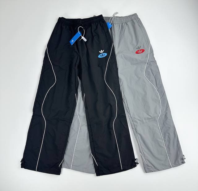 Trefoil embroidered trousers DDD. These stylish straight-leg drawstring trouser