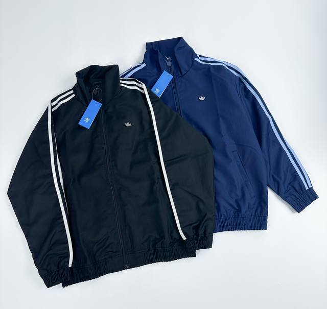 Trefoil colorblock jacket A casual jacket that combines comfort, lightness and