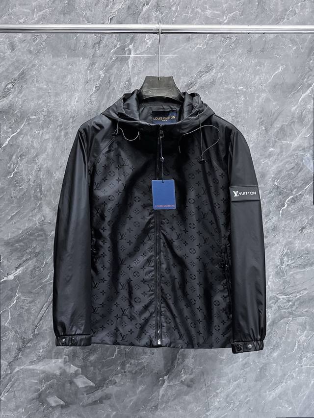 Lv 2025 Spring new jacket, a runway-fresh item in immaculate condition. The memo