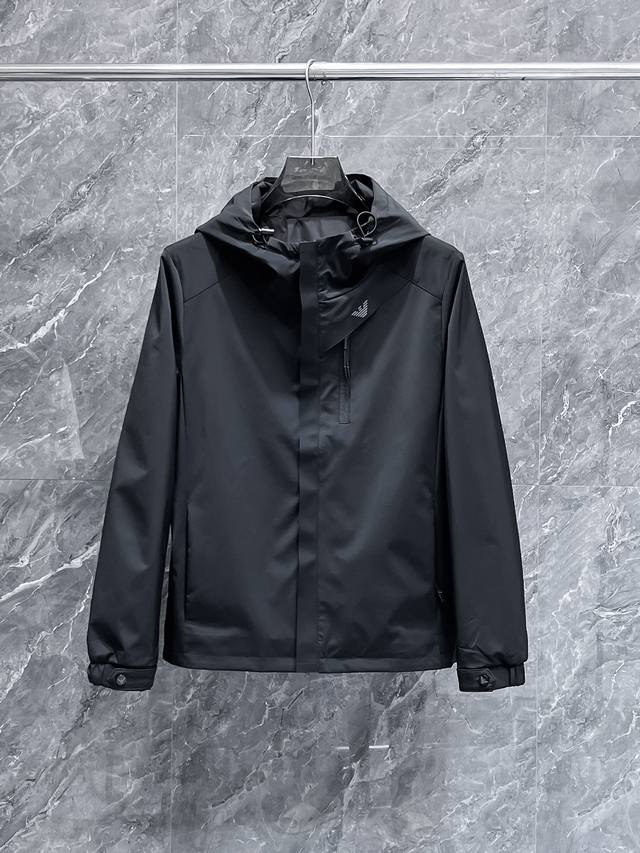 Armani's new 2025 spring jacket, a runway-fresh item in immaculate condition. T