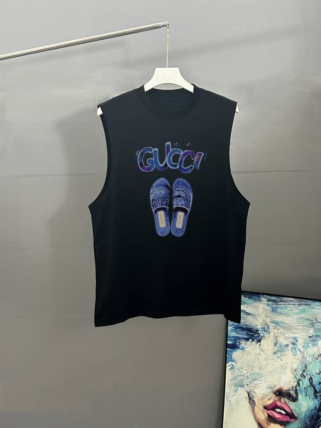 Gucci's classic round-neck sleeveless vest for Spring/Summer 2025 is made of 280