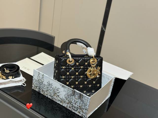 comes with a folding box Size: 20cm High-quality version. Upgraded top-level or