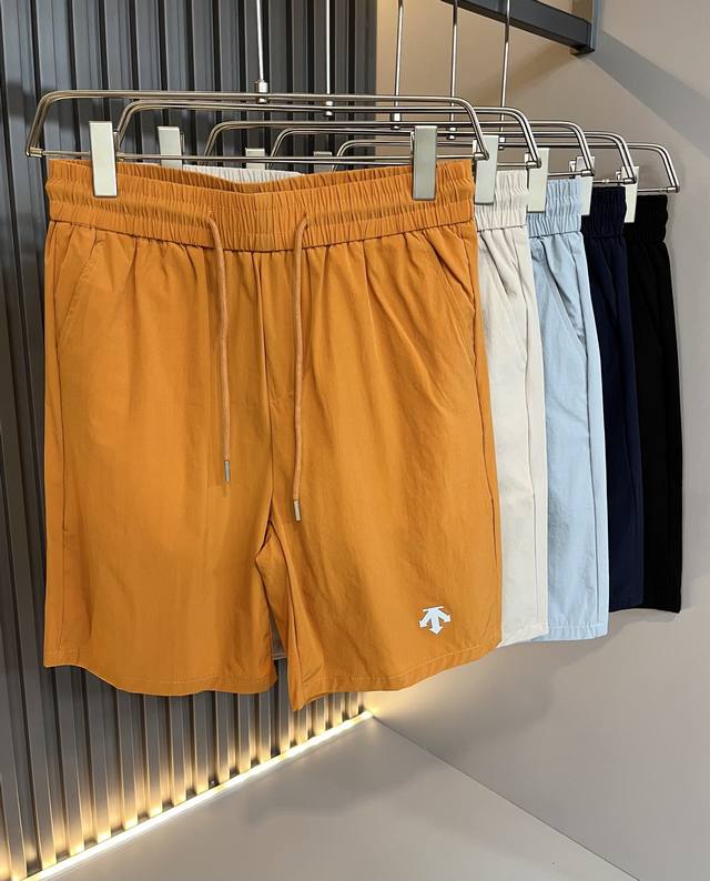 Descente, the new 2025 Spring/Summer casual shorts, a professional sports brand