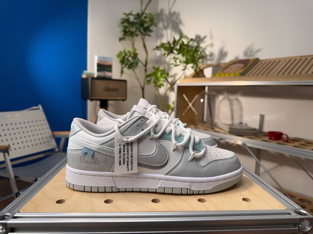 Customized sneakers Nike Dunk Low first layer Size: 36 36.5 37.5 38 38.5 39 40