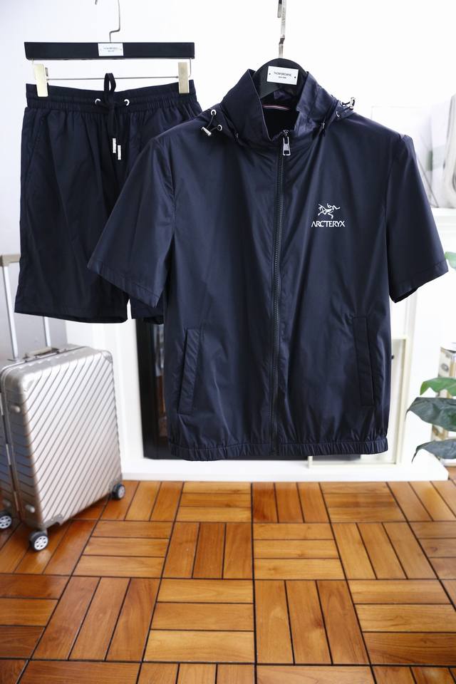Mos Arc'teryx. New Summer Arrival! Stylish and casual men's short-sleeved suit!