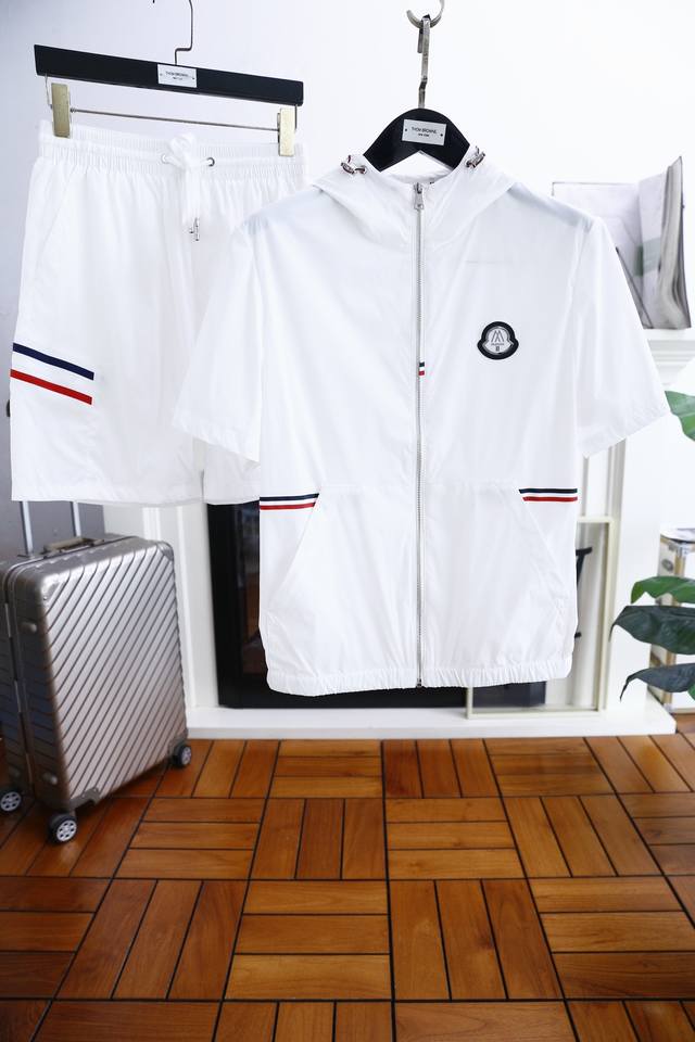 Mos Mon*Ler. New summer product! Stylish and casual men's short-sleeved suit! Cl