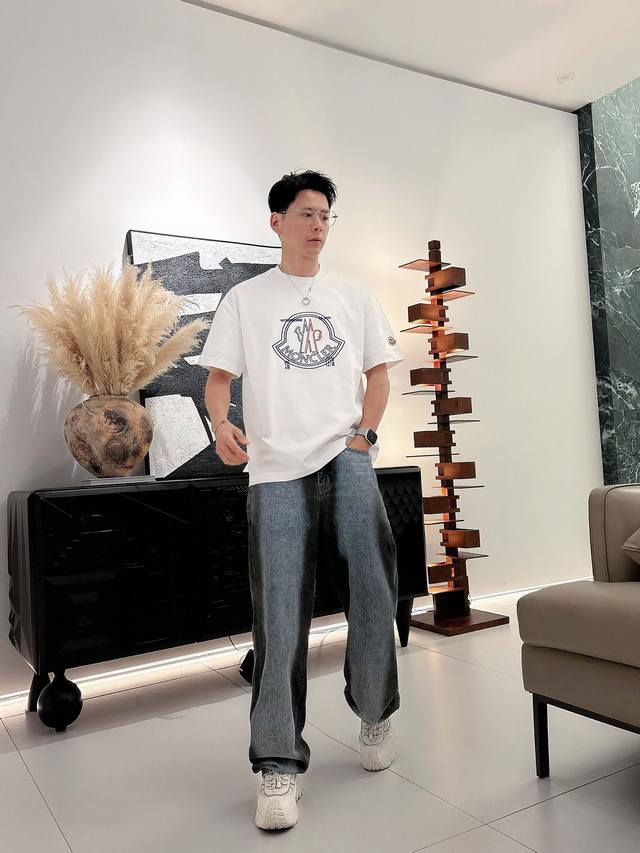 Qian Mon 2025 new summer short-sleeved T-shirt, featuring a distinctive badge an